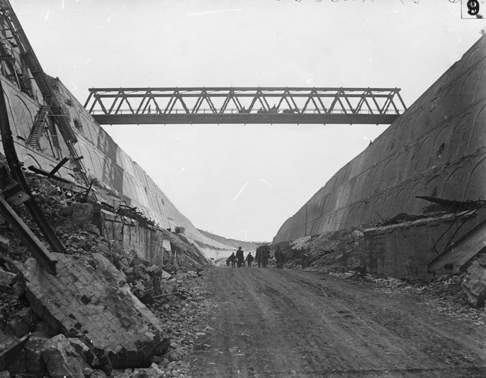 A bridge over the Nord Canal between Hermies and Havrincourt - built by New Zealand engineers. September 1918.